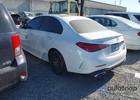 2022 Mercedes-Benz C 300 Sedan z USA, uszkodzony, nr VIN W1KAF4GB7NR017758